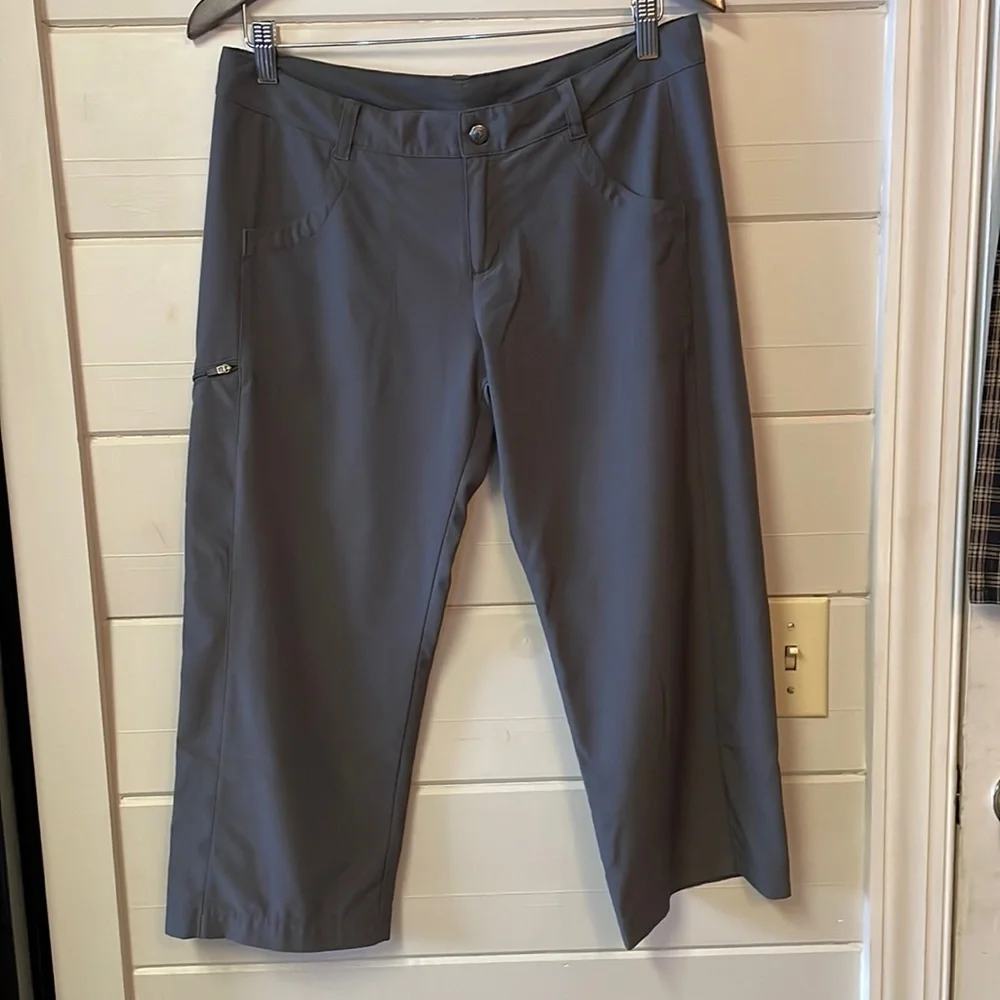 Patagonia Gray Cropped Athletic Hiking Pants Size 10.